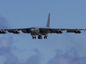 قاذفة قنابل أمريكية (بي – 52) 