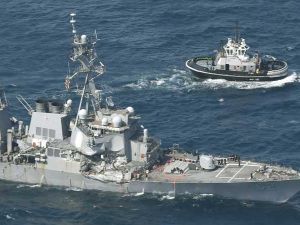 اصطدام المدمرة الأمريكية “يو اس اس فيتزجيرالد” بسفينة شحن ترفع العلم الفلبيني