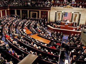 تم التقدم بالنص الذي رفضه النواب من جانب النائب الجمهوري عن ولاية ميتشيغن (شمال) جاستن اماش