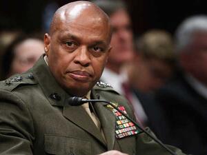 الجنرال فنسنت ستيوارت مدير وكالة المخابرات العسكرية الأمريكية