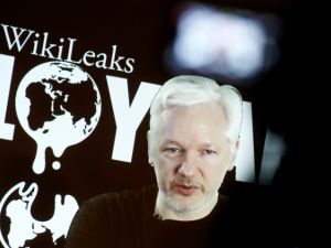 مؤسس موقع ويكيليكس جوليان أسانج