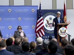 وزير الخارجية الامريكي جون كيري في بشكيك عاصمة قرغيزستان