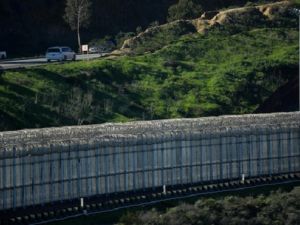 جدار بين الولايات المتحدة والمكسيك