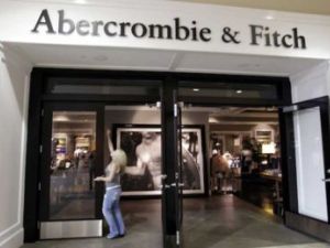 شركة ابركرومبي للملابس الجاهزة المعروفة بثياب عارضاتها “المثيرة”