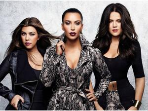 كيم كاردشيان وشقيقاتها
