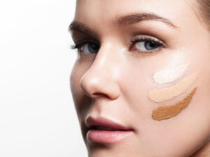 ‬الهدف‭ ‬من‭ ‬كريم‭ ‬الأساس‭ ‬هو‭ ‬العمل‭ ‬على‭ ‬التخلص‭ ‬من‭ ‬عيوب‭ ‬الوجه