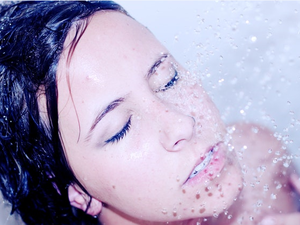 أن غسل البشرة هو عملية توازن بين نظافة البشرة ومنحها المواد المغذية الضرورية