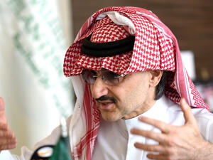 الوليد مهدد بإيقاف الخدمات