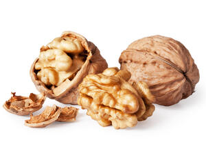 يتميز الجوز بخواص كيميائية تعزز من الدورة الدموية للبشرة