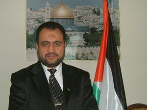 تداول ناشطون تسجيلا مصورا يظهر جنود الاحتلال وهم يقتادون القيادي قبها معصوب العينين 