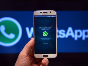 جدل على فيس بوك.. واتس آب يضيف مزايا سناب شات على خطى انستقرام