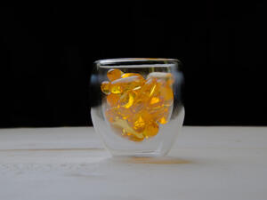 مكملات زيت الأسماك «أوميغا 3» بدأت الظهور في المتاجر في ثمانينات القرن الماضي (shutterstock.com)
