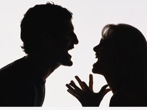 زوجة تعض زوجها