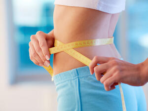 لا تقاطعوا وجبة العشاء لكن حاولوا استهلاك بين 450 و550 سعرة حرارية فقط 