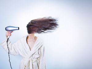 Head lice are bad for you. Please don't intentionally put them in your hair. (Pexels)