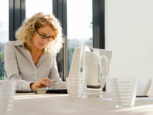  لا تتجاهلي الأعراض الشائعة من اضطراب الغدة الدرقية مثل التعب

