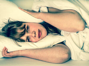 النوم لمدة أقل من 8 ساعات في اليوم يؤدي الى زيادة الوزن والإصابة بالسمنة.