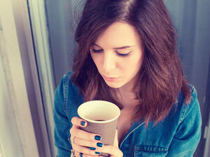 شرب القهوة بعد وجبة الطعام تساعد على تصفية الذهن
