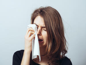 مسألة بكاء المرأة ترتبط بشكل أساسي بهرمون البرولاكتين

