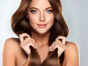 يجب الإكثار من شرب الماء، فالمياه تشكل ربع وزن خصل الشعر