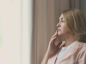 يؤثر إنقطاع الطمث في تقلبات في المزاج 
