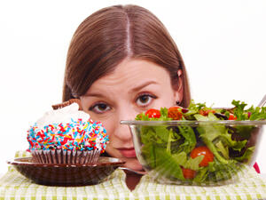 سلوك المرأة الإجرامي يتعلق بفقدان الشهية والشره