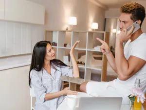 يجب على الزوجة اختيار الألفاظ المناسبة لبدء الحوار