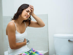 الإفرازات المهبلية بعد الجماع ولمدة يومين تدل على زيادة الخصوبة للمرأة 
