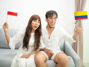  يمكنك ابتكار أساليب مميزة من المكياج بألوان أشهر الفرق المشاركة في المونديال