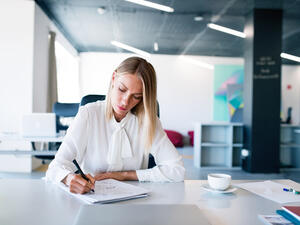 قومي بوضع هدف معين، واسعي لتحقيقه بكل قوة