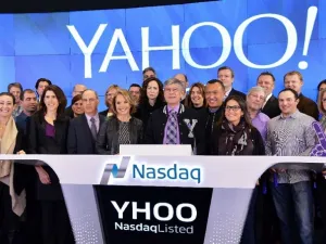 Yahoo employees ring the Opening Bell at NASDAQ MarketSite in New York, on March 2, 2015. (Slaven Vlasic/ AFP)