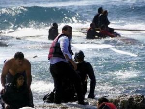 غرق سفينة يمنية تقل 60 شخصا بالقرب من ساحل سقطري