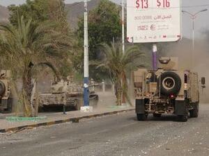 مقاتلون تدعمهم السعودية يقاتلون لتوسيع نطاق مكاسبهم في عدن باليمن