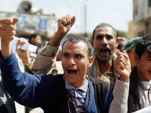 وزير الإعلام اليمني معمر الإرياني: ربط تحرير الحديدة بالعملية السياسية أمر غير مقبول.
