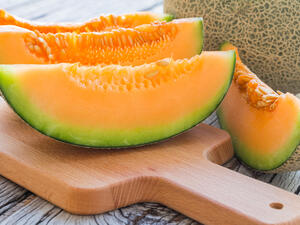 يحتوي الشمام على نسب عالية من الماء
