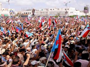 تظاهرة حاشدة، وصفتها تقارير إعلامية محلية بأنها “أضخم تظاهرة على الإطلاق” في مدينة عدن