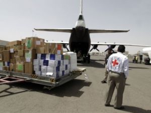 طائرة تابعة للجنة الدولية للصليب الاحمر محملة بالمساعدات الطبية ومعدات الاغاثة