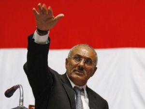 وزير الخارجية اليمني يتلو رسالة للرئيس صالح بثها التلفزيون اليمني الخميس