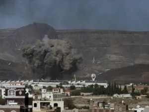سلسلة غارات على لواء “العمالقة” العسكري، بمحافظة عمران 