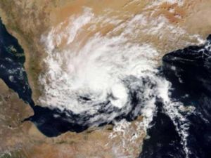 وفاة خمسة أشخاص وإصابة 32 أخرين جراء الأمطار والسيول التي سببها إعصار تشابالا