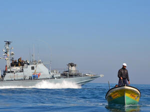 التحالف العربي في اليمن يحذر الصيادين في "عدن" من الاقتراب من السفن الحربية