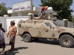 مسلحون هاجموا دار المسنين في عدن وقتلوا 15 شخصا على الاقل