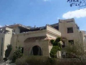 طائرات التحالف تقصف منزل السفير العماني في صنعاء