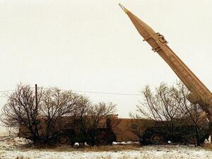 وحدات من الجيش اليمني تطلق صاروخ سكود باتجاه جنوب السعودية