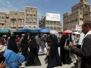 Yemenis shop at a market in the old city of the capital Sanaa on May 5, 2016. (AFP/Mohammed Huwais)