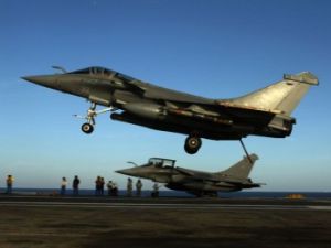 كثير من المواطنين بدأوا بالنزوح من مدينة المخا خوفاً من بدء عملية عسكرية برية بداخلها