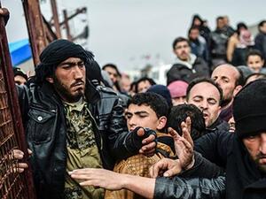 About 30,000 refugees are currently massed along the Turkish border town of Oncupinar.  (AFP)