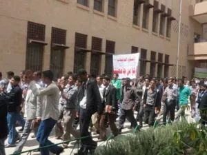 مظاهرة في احدى الجامعات اليمنية ضد العسكرة/ ارشيفية