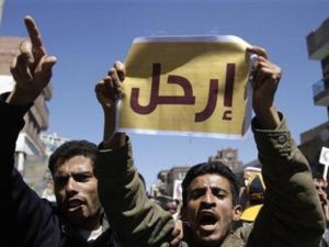 الأحمر ناشد خادم الحرمين الشريفين الملك عبدالله بن عبدالعزيز منع الرئيس اليمنى من العودة 