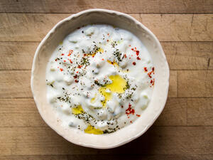 تتميز اللبنة المصنوعة من الحليب الطبيعي الطازج بمنافعها الوقائية والعلاجي